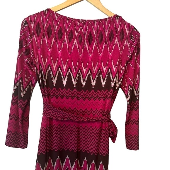 DONNA MORGAN NWT Faux Wrap Patterned Midi Dress Size 4 - Picture 8 of 14